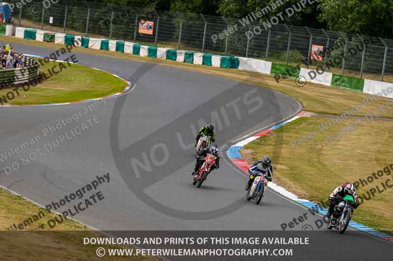 Vintage motorcycle club;eventdigitalimages;mallory park;mallory park trackday photographs;no limits trackdays;peter wileman photography;trackday digital images;trackday photos;vmcc festival 1000 bikes photographs